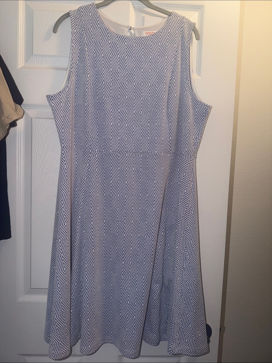 Renee C. Dresses & Skirts - Renee C. Sleeveless Geometric Midi Dress - Light Blue & White